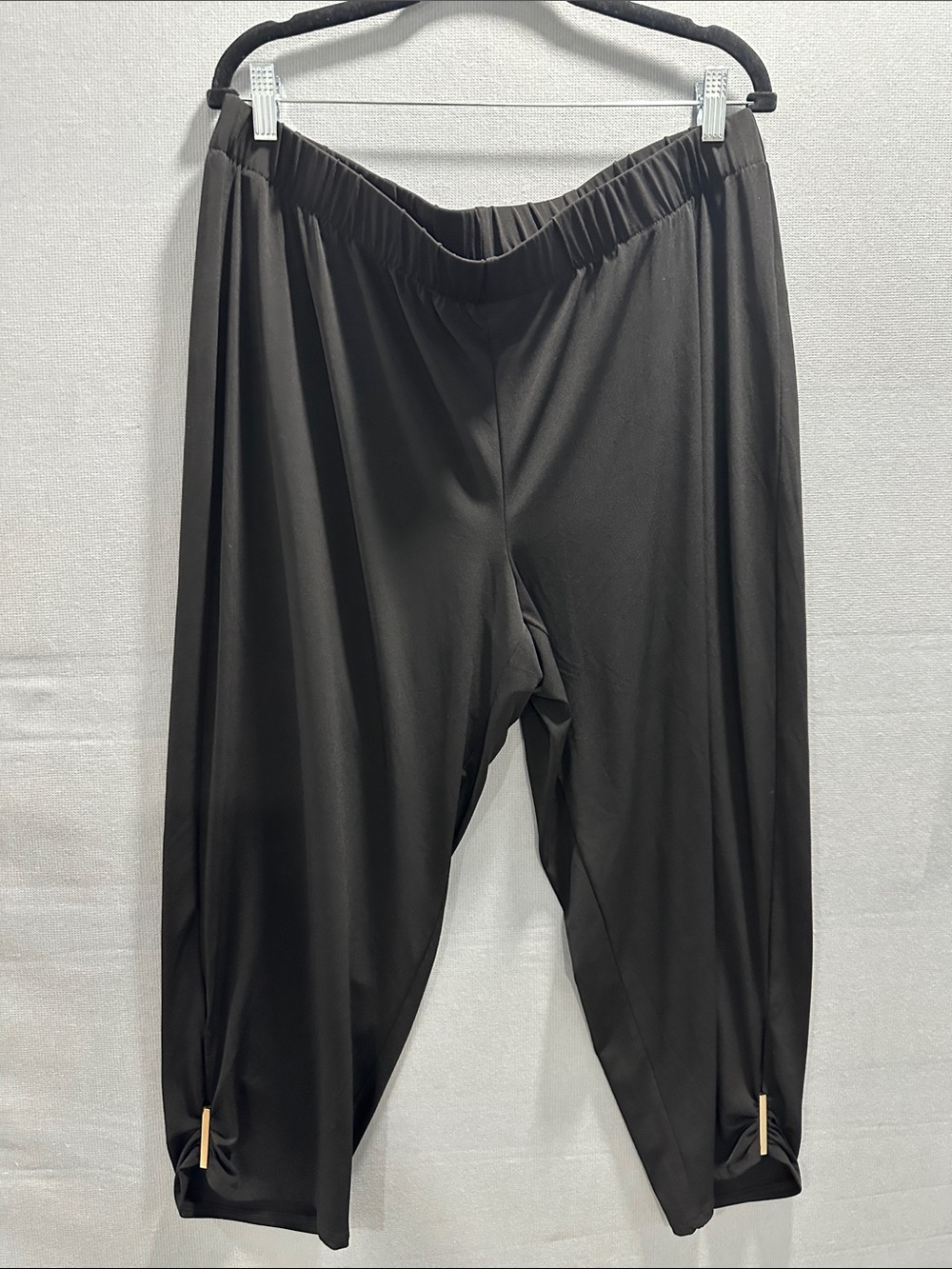 Chico's Black Relaxed Harem Capris with Gathered Cuffs